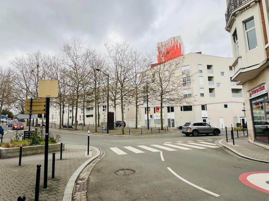 Apt Des Artistes, 3 Min A Pied Gare Et Centre Valenciennes Exterior photo
